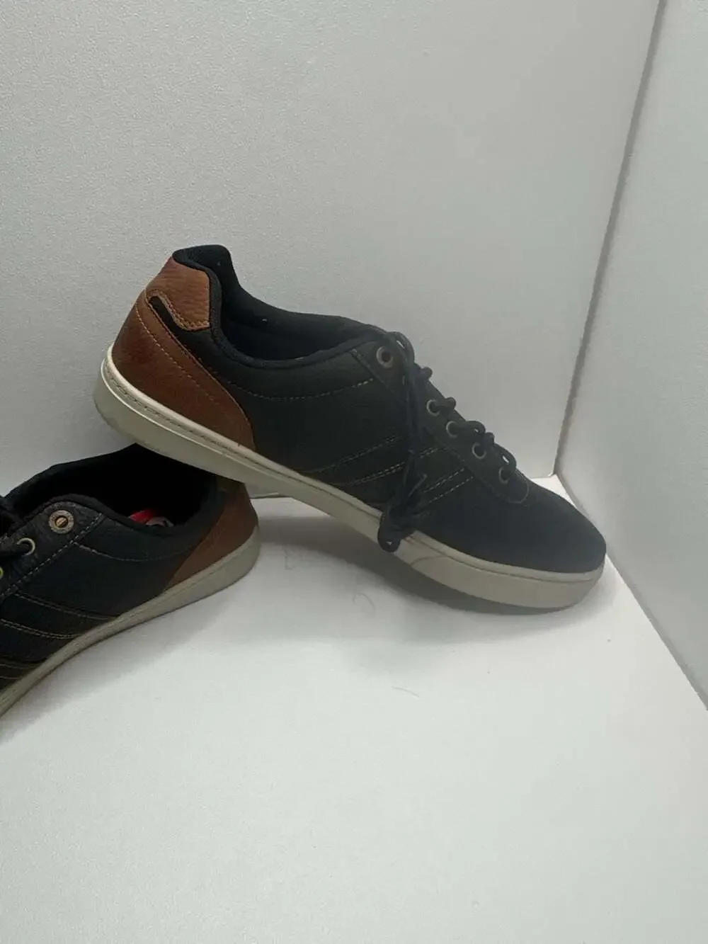 Levi's Jason-WX Low Top Casual Sneakers in Black/Tan